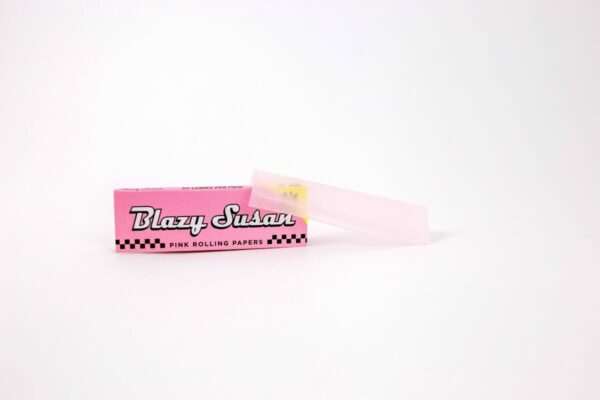 Blazy Susan – Pink Rolling Papers – 1-1/4 | Hush Cannabis Club Canada